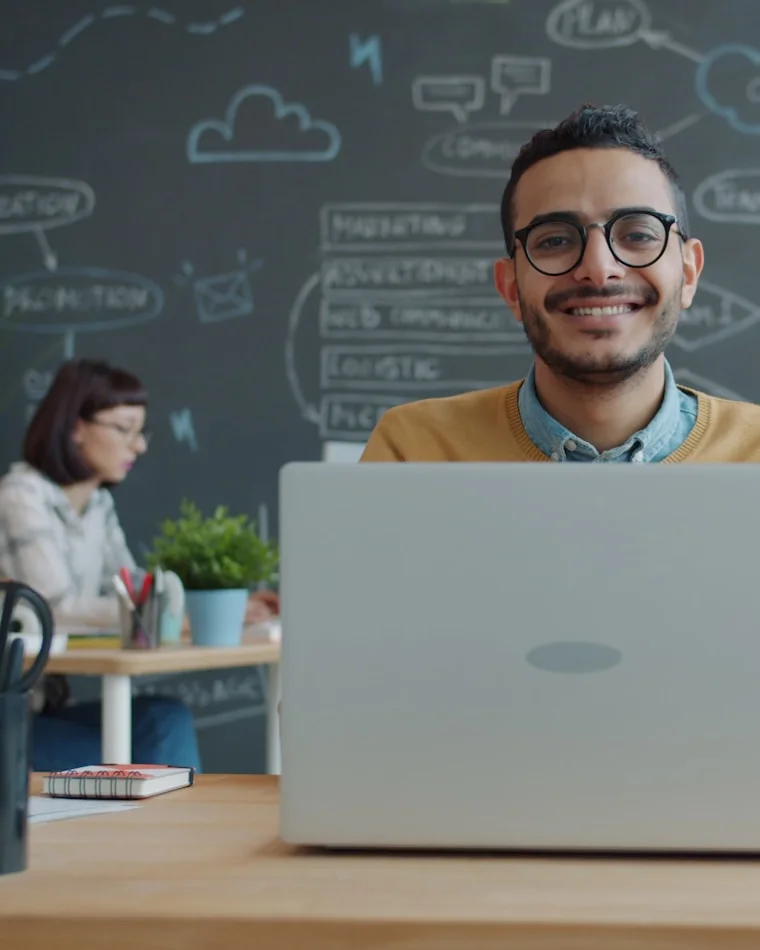 Mydrop planifie une vidéo YouTube : miniature, tags, premier commentaire